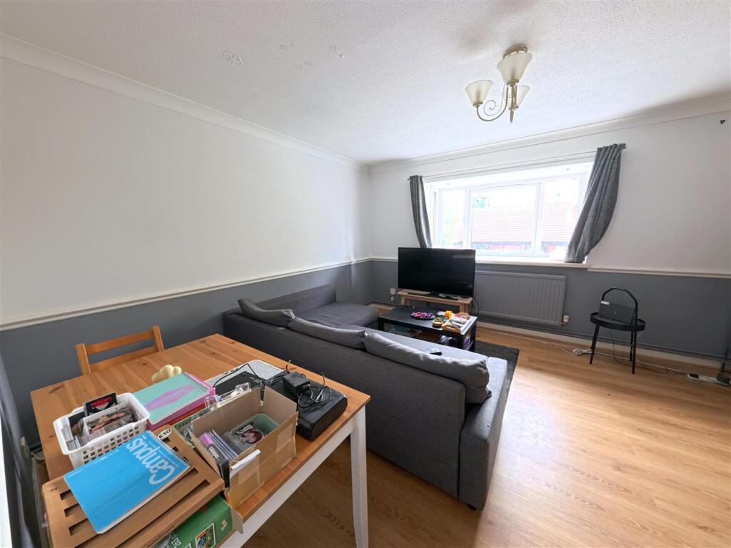 living room 1.jpg