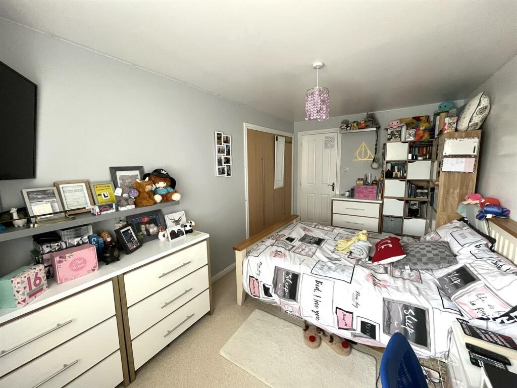 BEDROOM 2