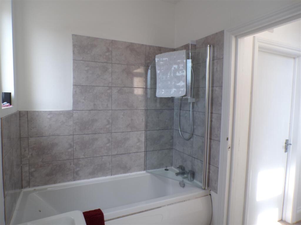 Bathroom.JPG