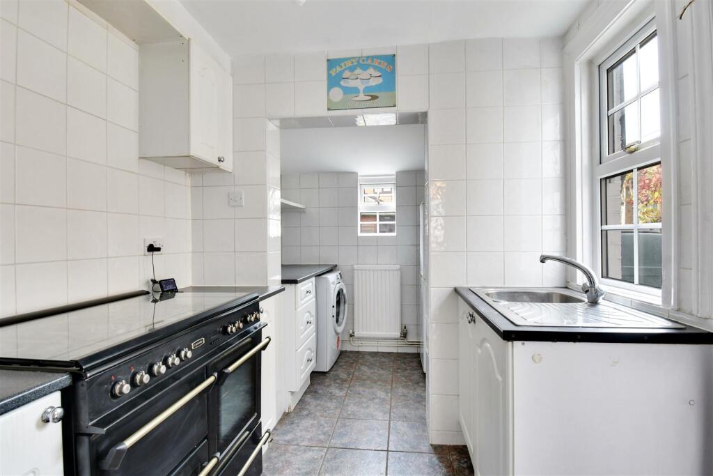 Kitchen 1.jpg