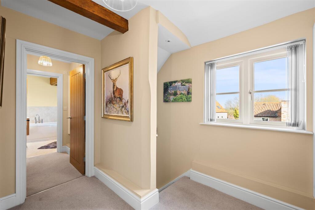 FIRST FLOOR LANDING