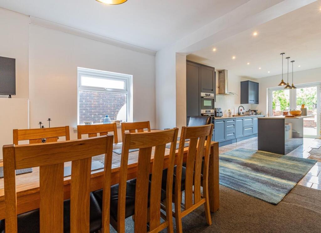 Kitchen 2 29 Smithies ave adjusted.JPG