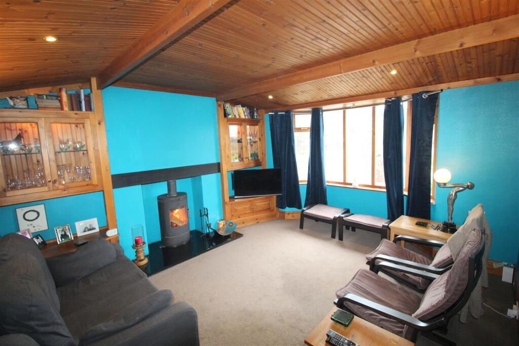 Weeton Avenue, Lounge.JPG