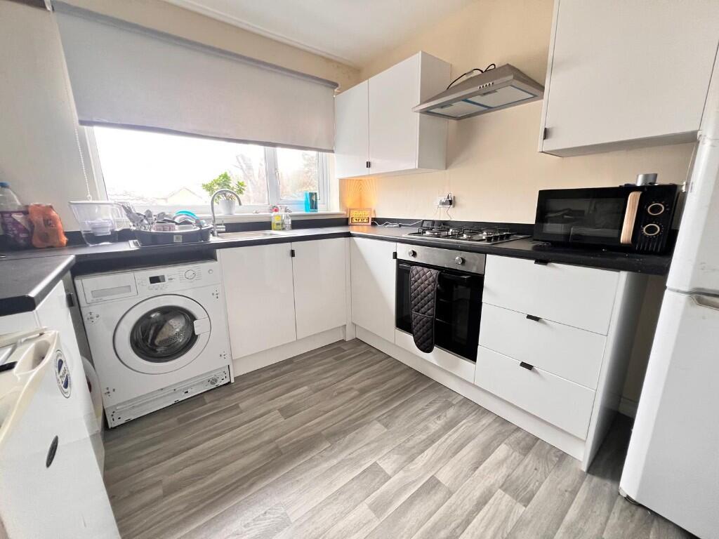 FITTED KITCHEN