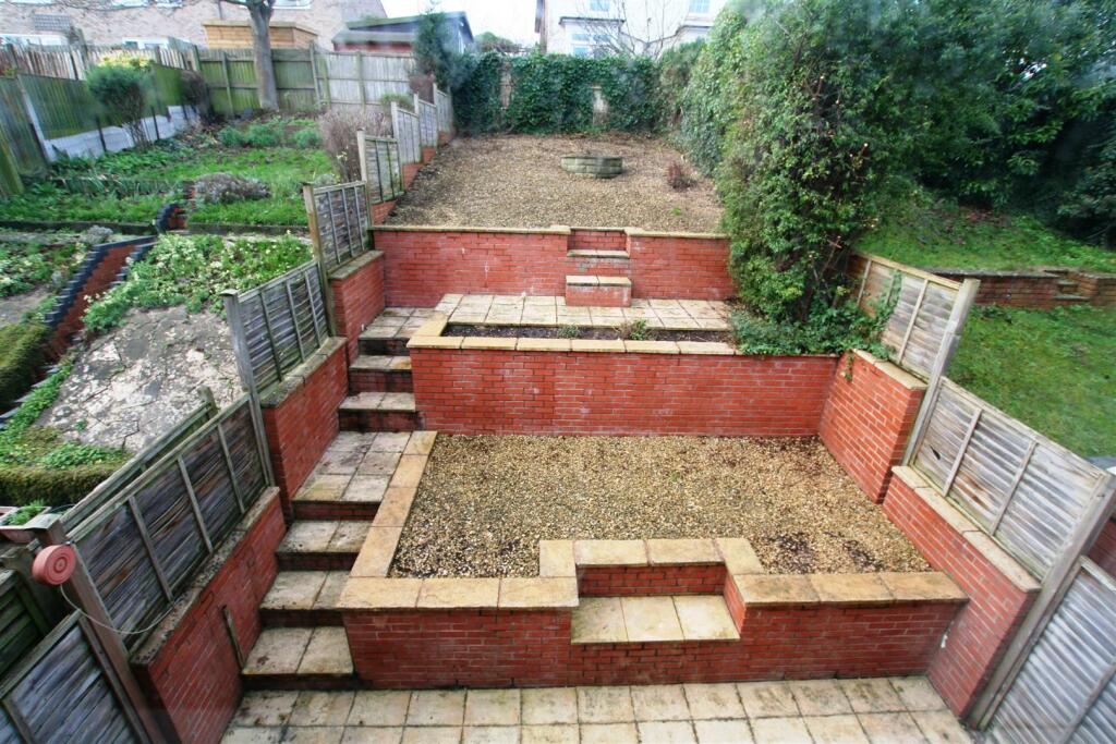 hardwicke,12garden1.JPG