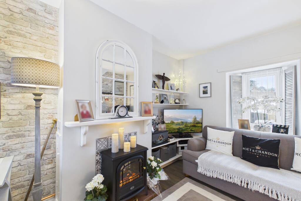 CAM04201G0-PR0125-STILL014