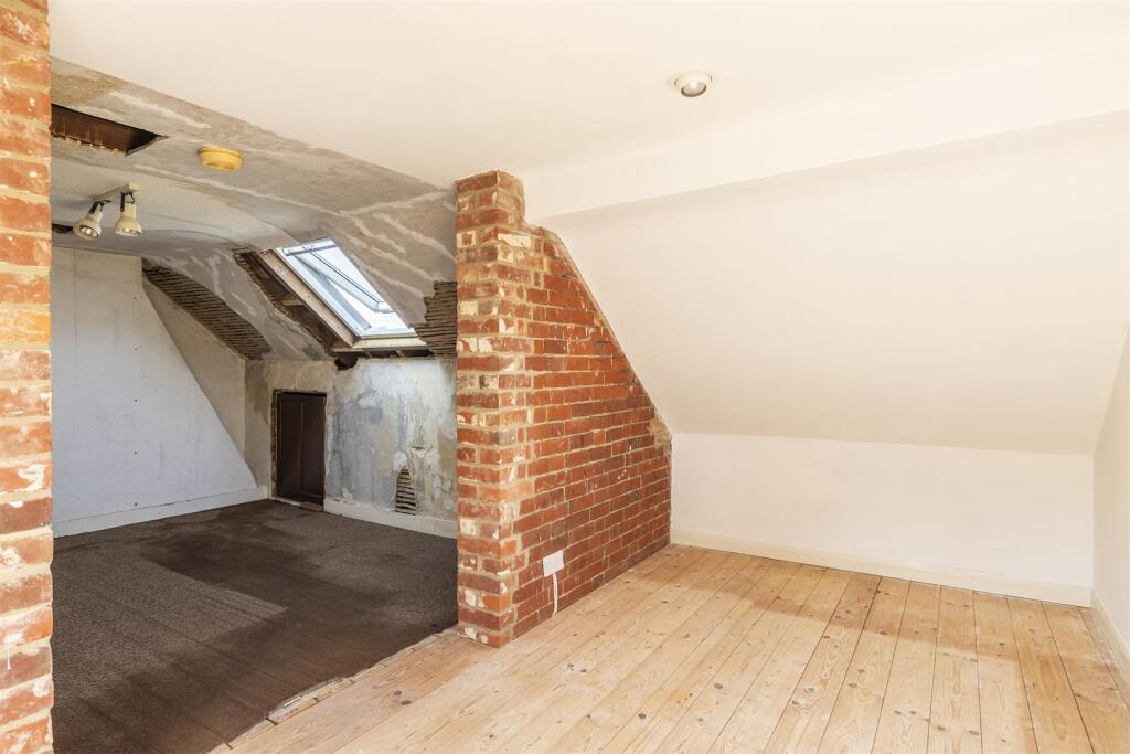 Loft Room / Bedroom 4