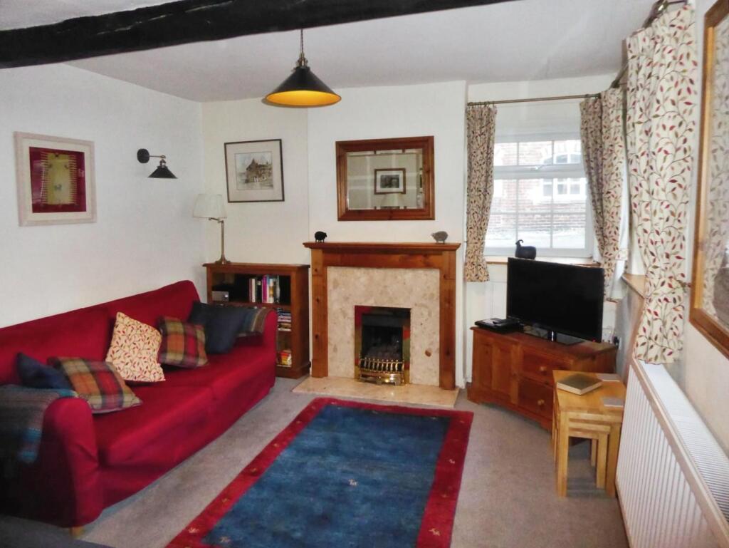 1e84d879-3. 20Livingroom 201.JPG