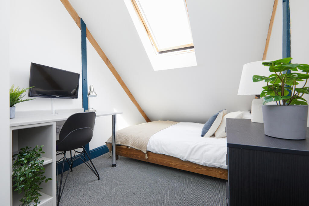 Shoe &amp; Boot Factory, Flat 20 Bedroom 10