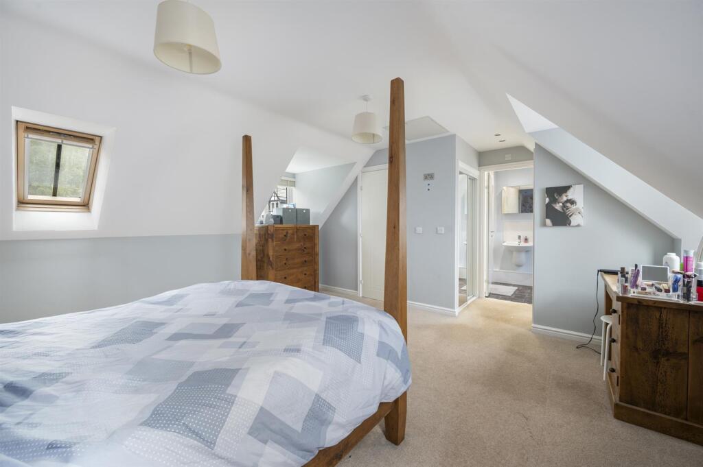 Bedroom Three towards en-suite.jpg