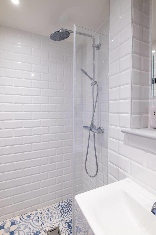 Flat 3_ensuite.jpg