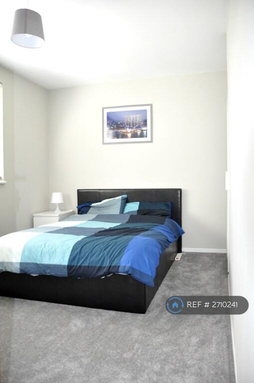 Second Upstairs Bedroom £580pm