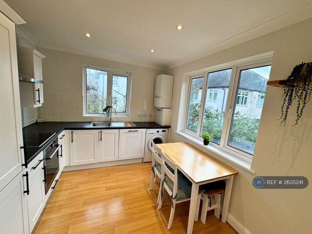 Kitchen / Dining Area