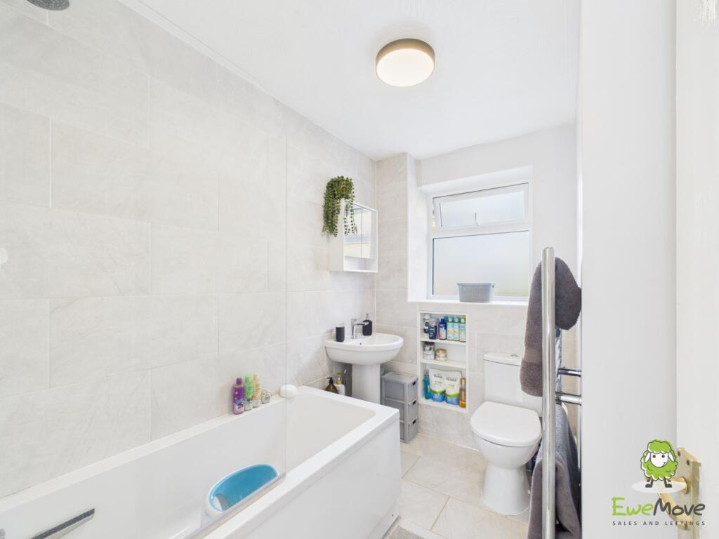 EweMove Estate Agents Basingstoke - Long Copse Cha