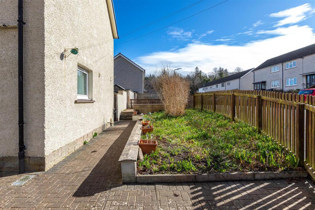 14 Eastfield Road Selkirk 42.JPG
