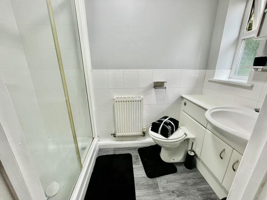 Annexe Shower Roo...