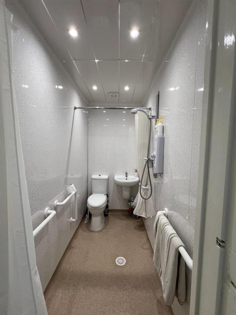Shower Room (Wet Room)