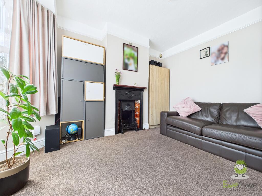 CAM01543G0-PR0136-STILL008