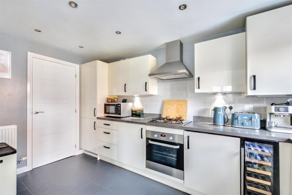 Kitchen_2.jpeg