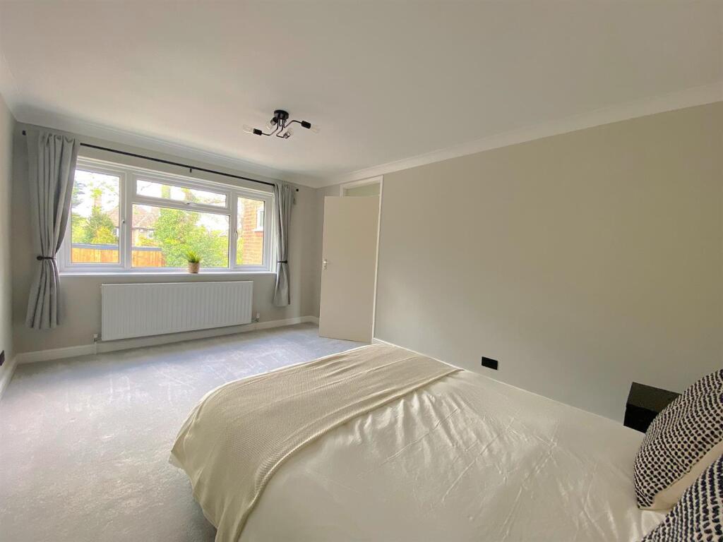 10 Brampton Ct - Bed4.jpg