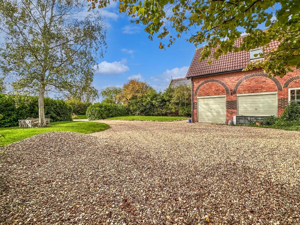 Substantial Gravelled Driveway 972