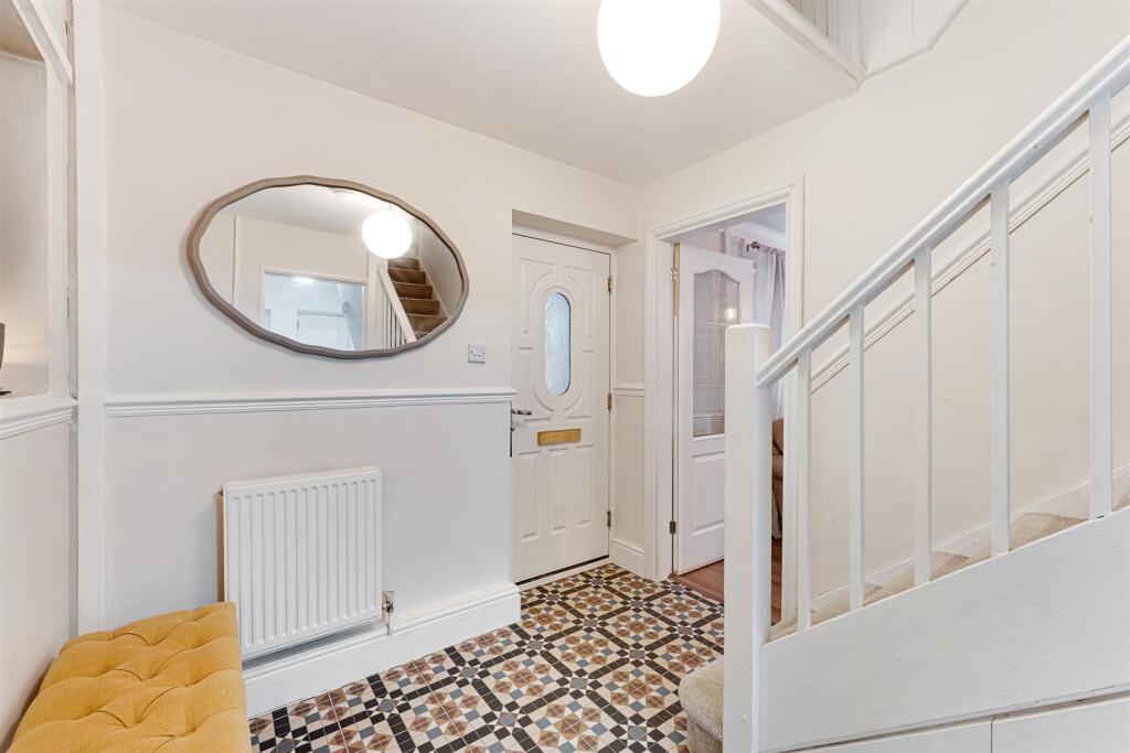 118 Coronation Drive hall.jpg