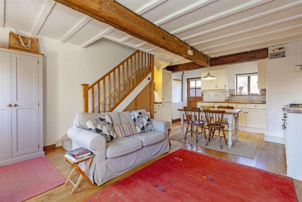 Reception Room-2.jpg