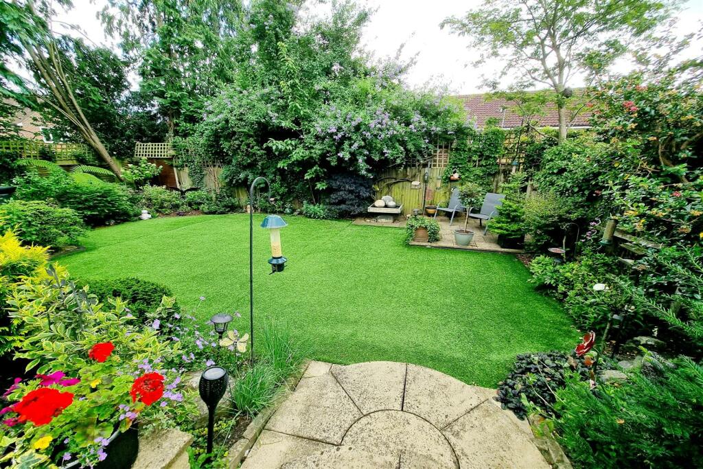 REAR GARDEN: PIC. 1