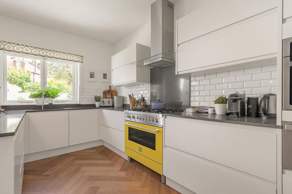 Kitchen (2).jpg
