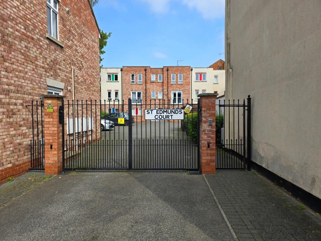 Media image 09