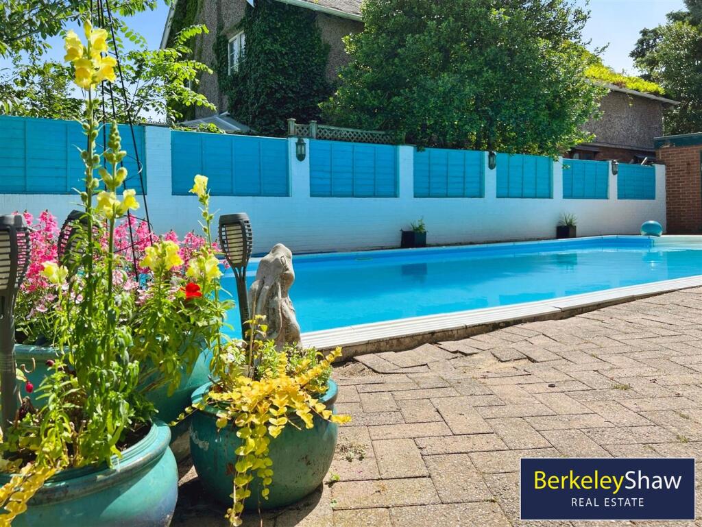 dadd2ce9--4E3F-B7D3-0BA2E3B7934D-98947-00000D32955