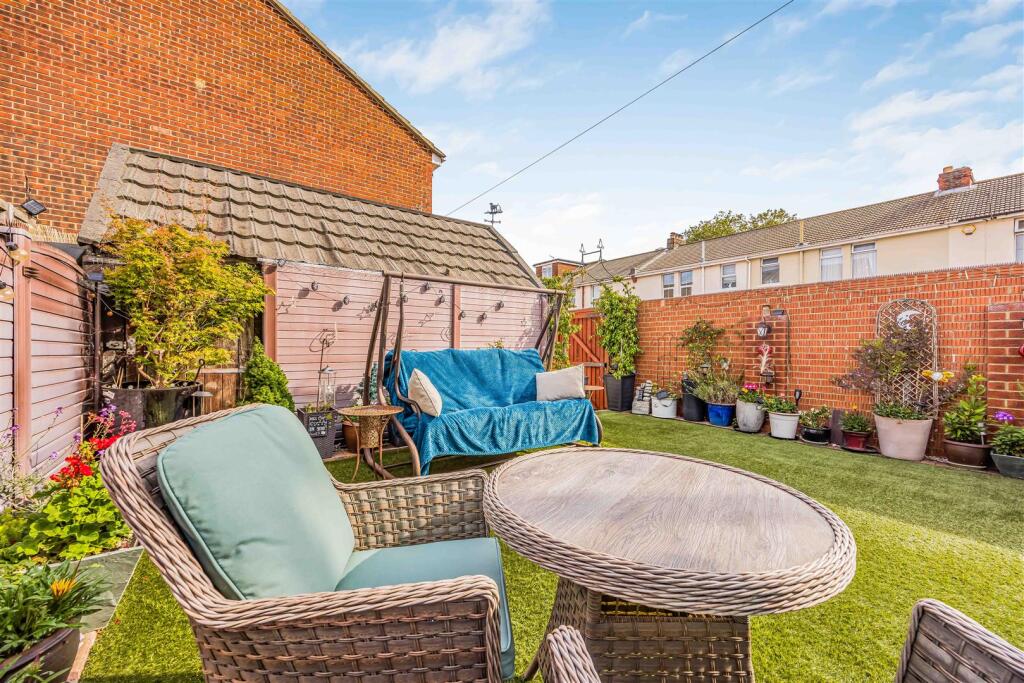 105 Meon Road, Southsea-Small-PorticoMarketing-Sol
