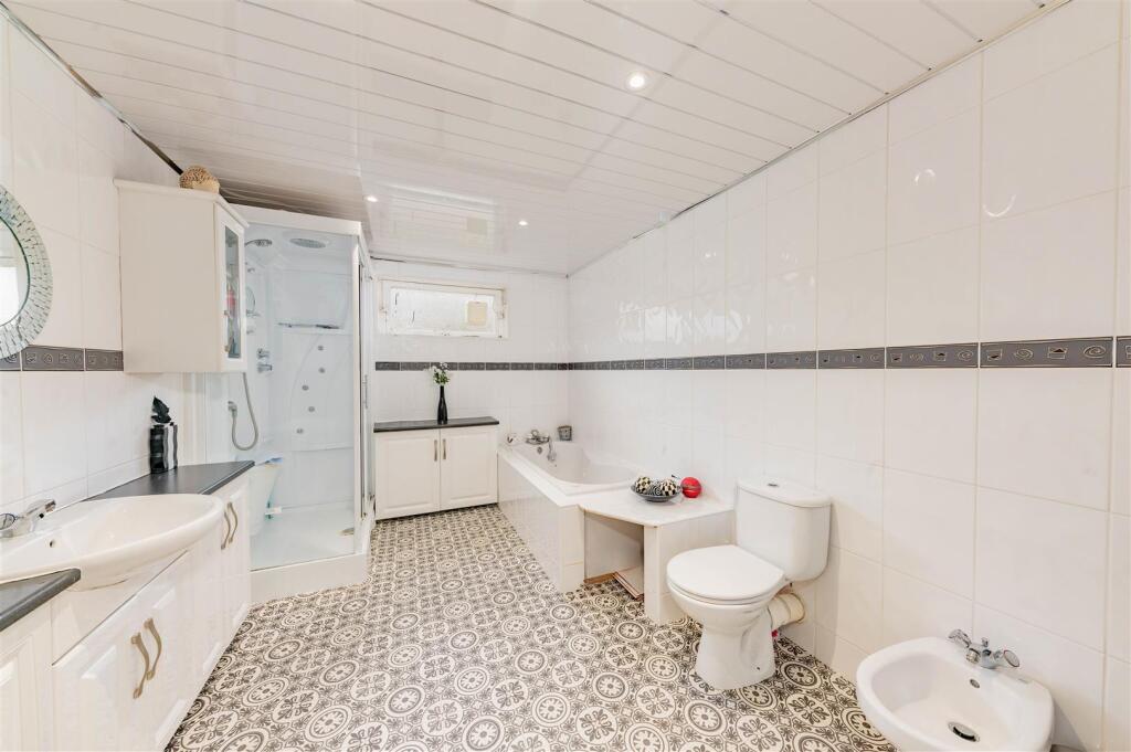 165 Arbroath Road Dundee-15.JPG