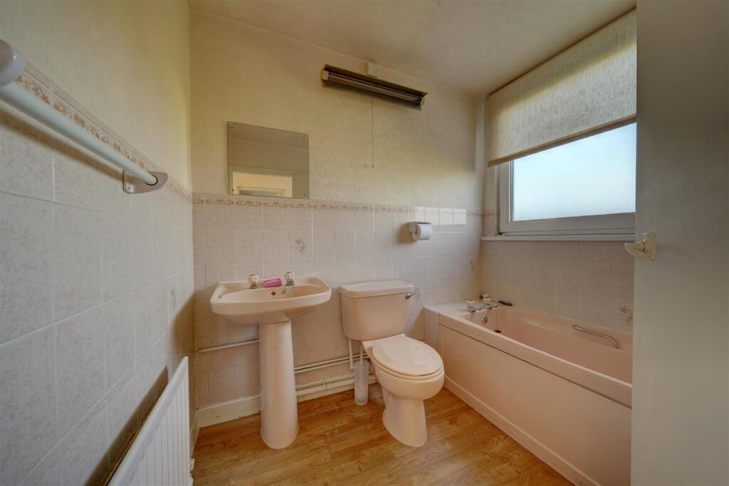 31 Hazelwood Close (14).jpg