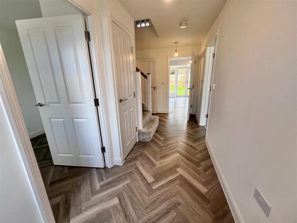 Hallway.jpg