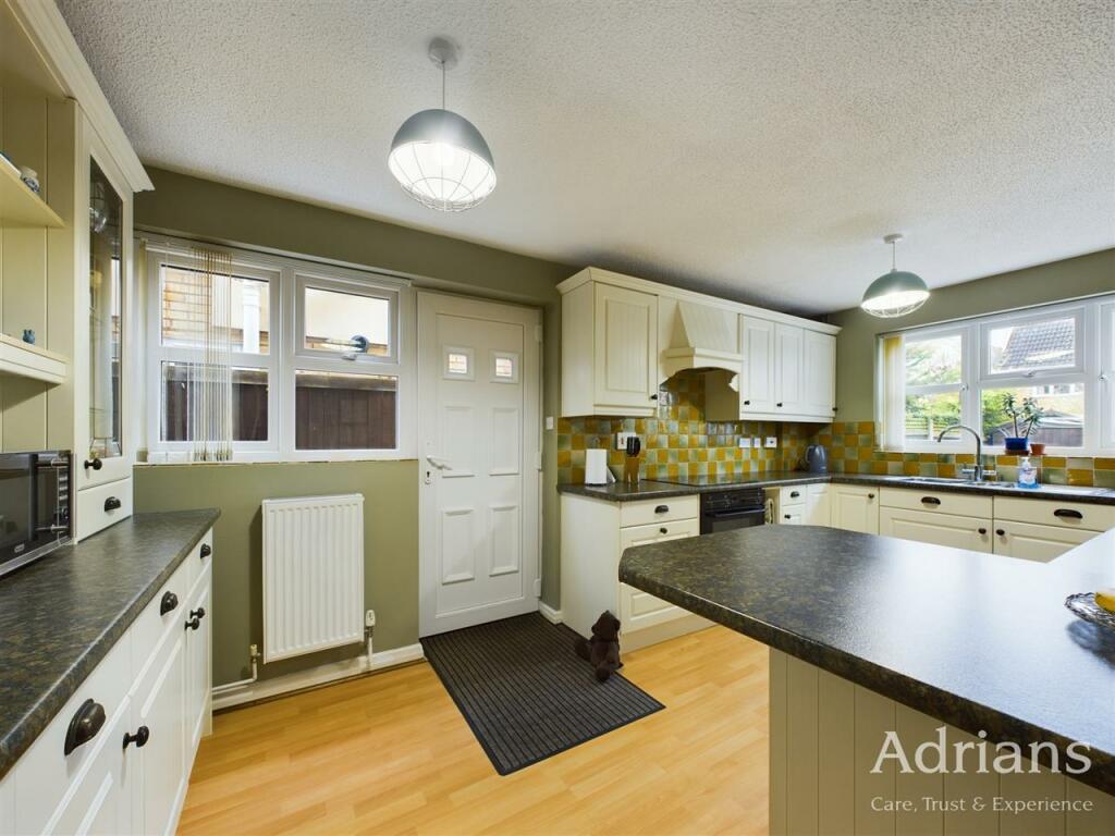 KITCHEN /