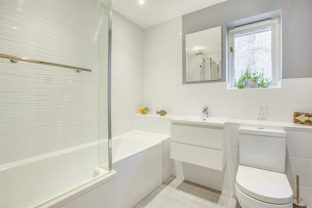 16 Foxhill Close, HP13 5BL-5.jpg