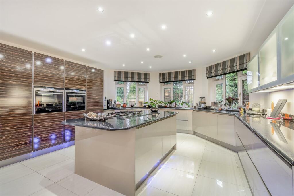 8528405-interior20.jpg