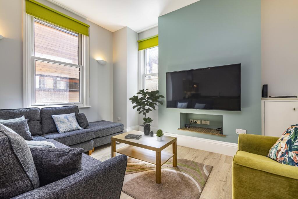 Flat 1 8 Seely Road 