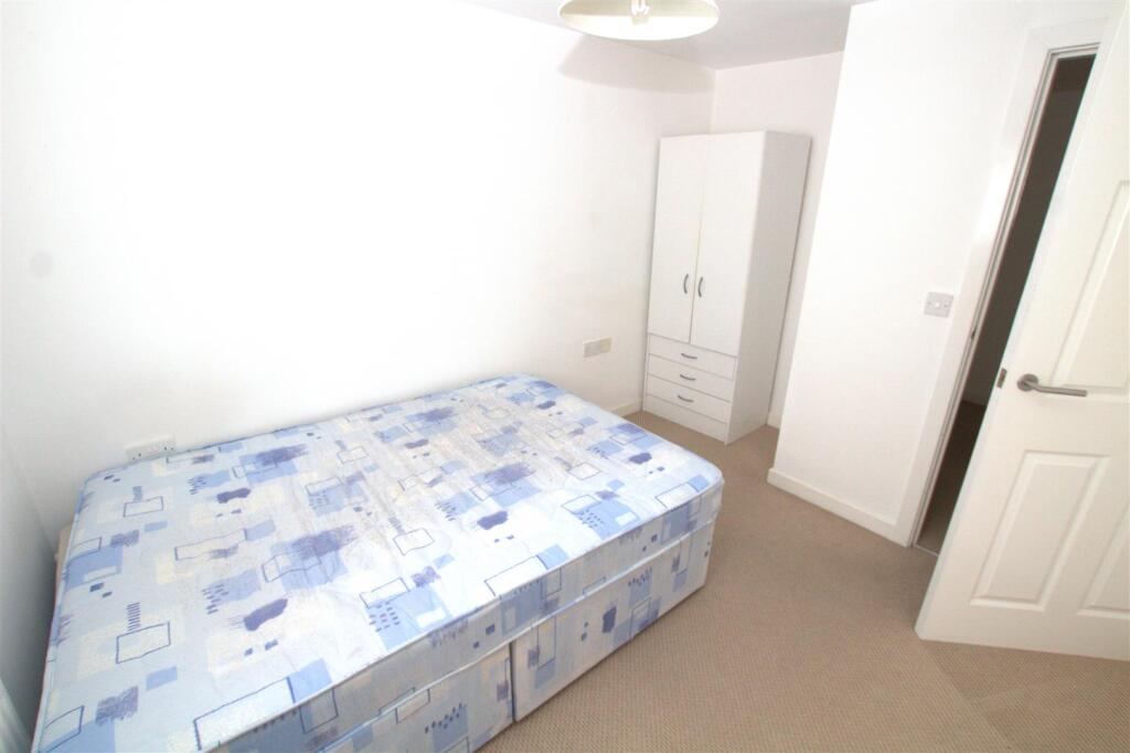 willows bedroom 2.jpg