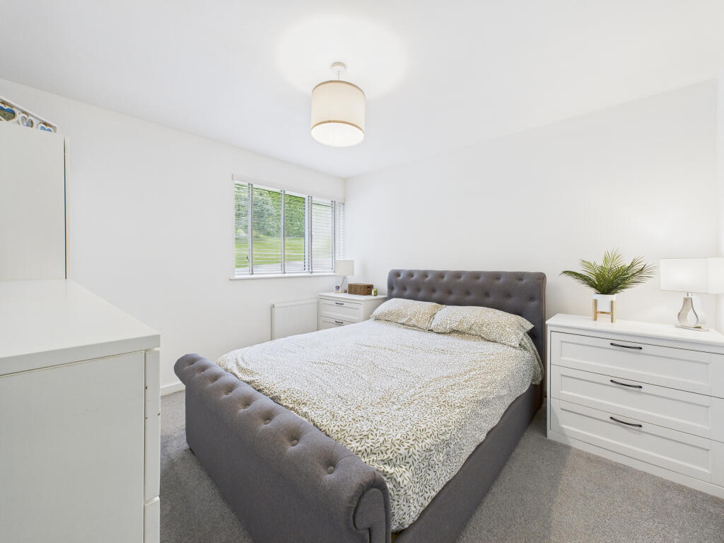 CAM05627G0-PR0019-STILL003