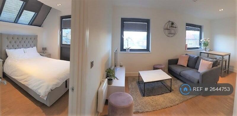 Master Bedroom And Lounge