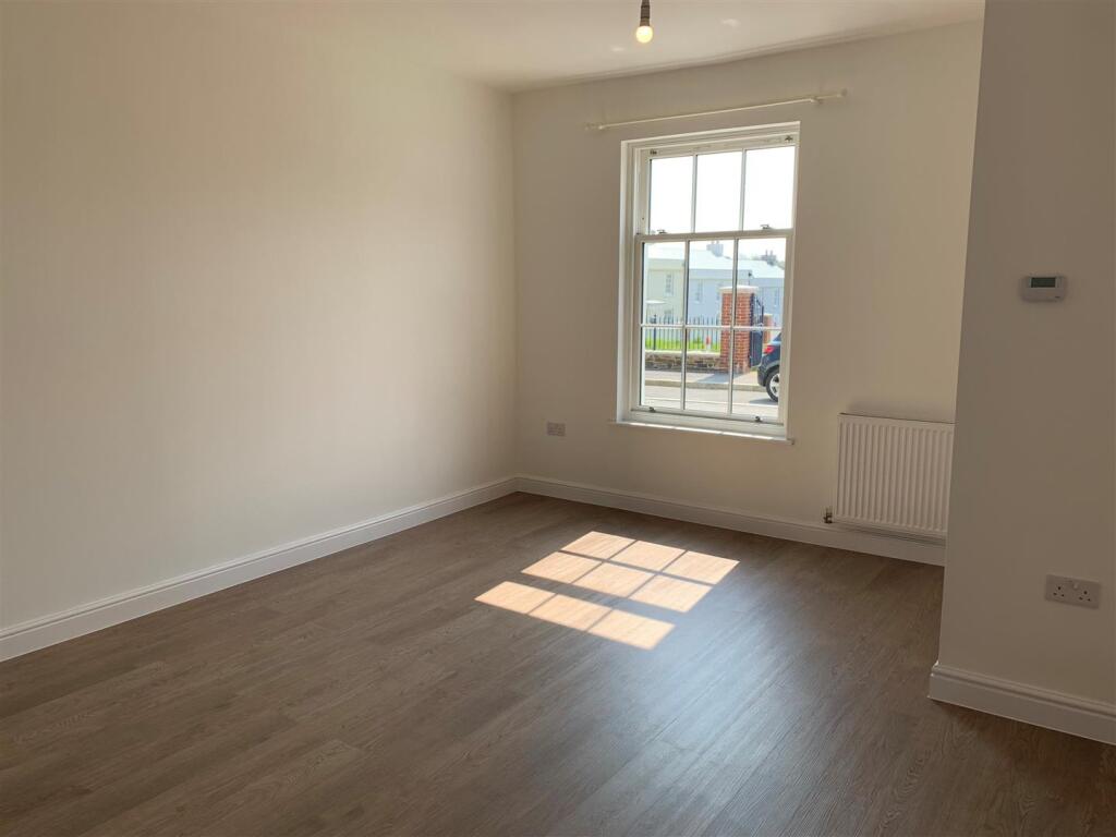 Lounge 3.jpg