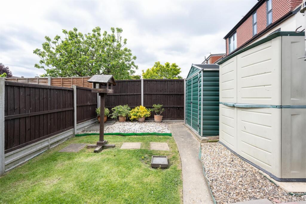 Greenstead Avenue, IG8