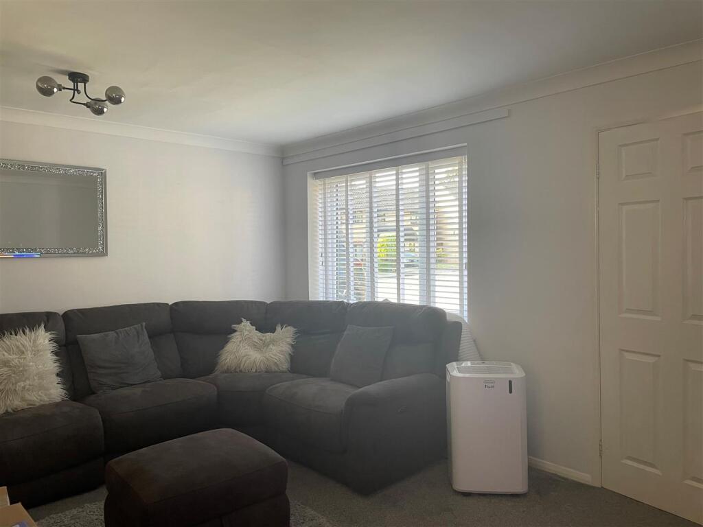1 Madden Place - Lounge.jpg