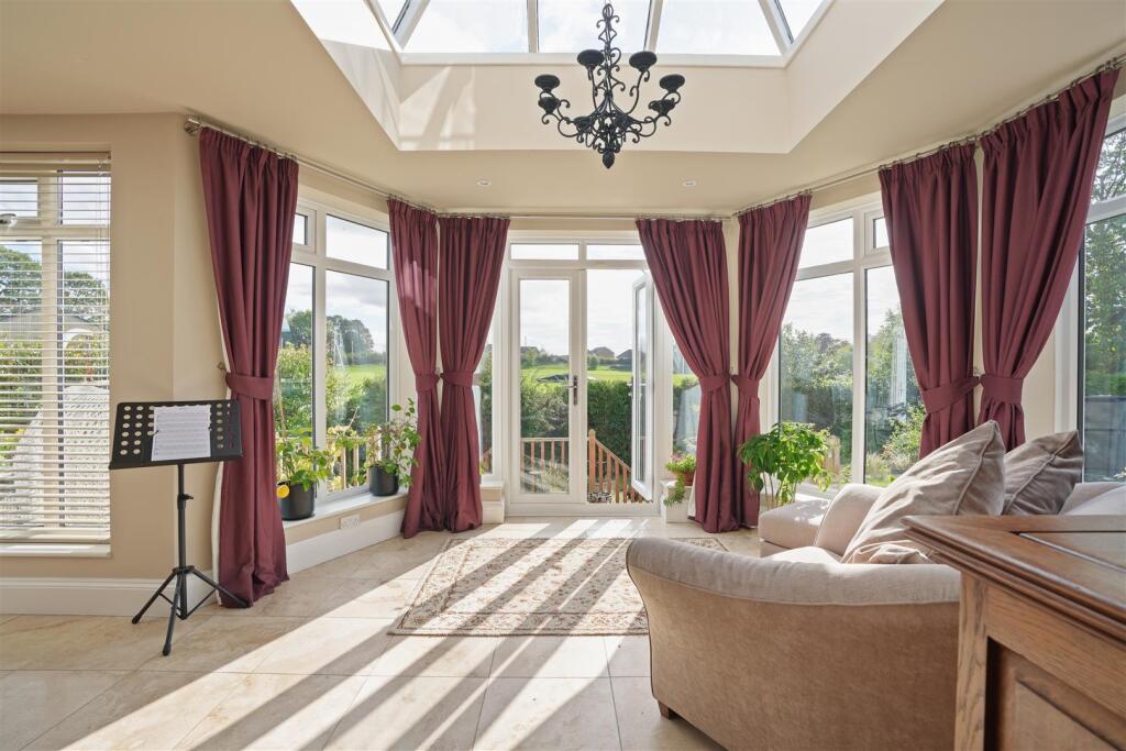 SUMMER ROOM