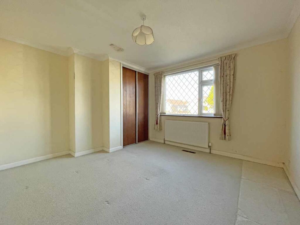 Durris Close 18 Bed 2.jpg