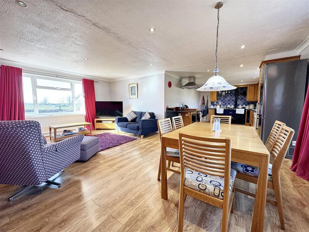 Kitchen/Diner/Family Room