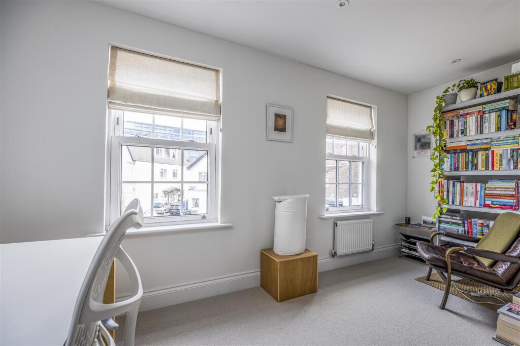 2 Cambridge Mews, Serpentine Road, Southsea-Portic