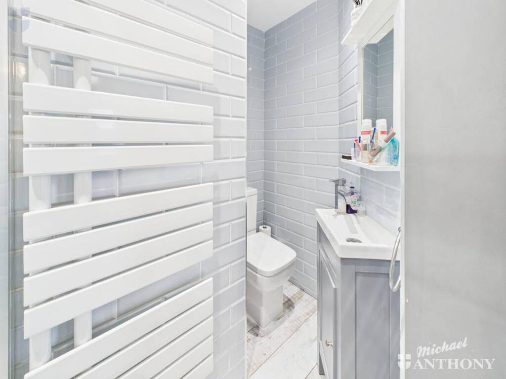 CAM03218G0-PR0806-STILL002-thumbnail-h750-70